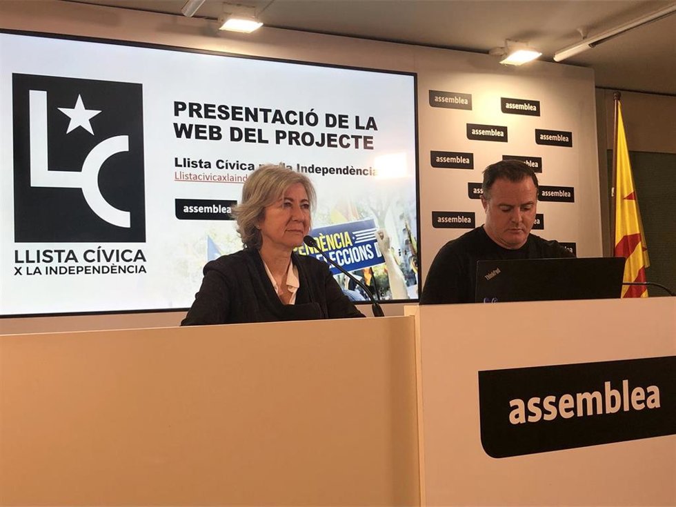 Archivo - La presidenta de la ANC, Dolors Feliu, y el coordinador de estrategia de la entidad, Uriel Bertran, en una rueda de prensa