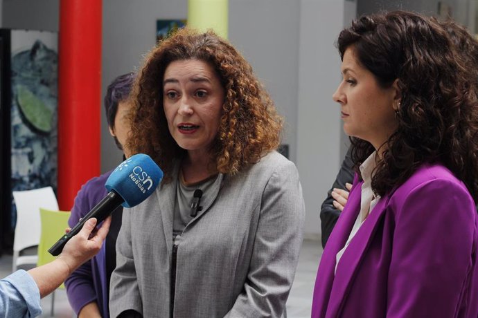 Inmaculada Nieto atiende a los medios con ocasión de unas jornadas sobre feminismo en Almería.