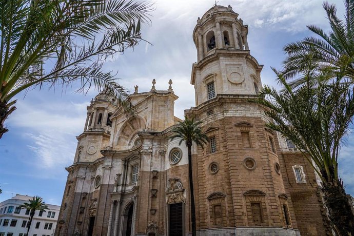 Archivo - La Catedral de Cádiz, en foto de archivo.