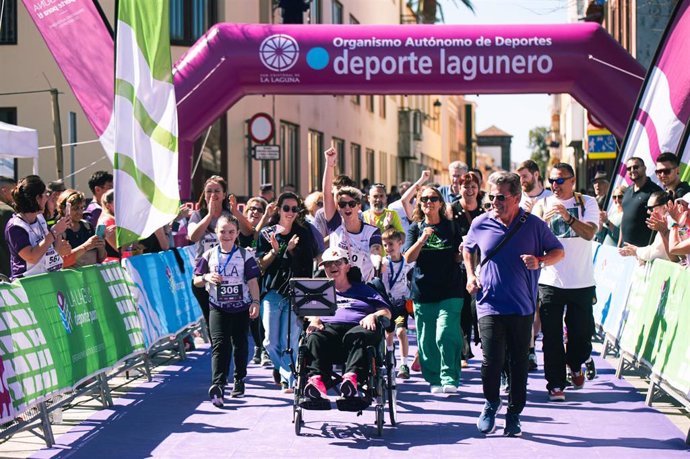 Las Calles Del Casco Histórico De La Laguna Se Tiñeron De Morado Y Solidaridad Este Sábado Con Motivo De La I Carrera Por La ELA