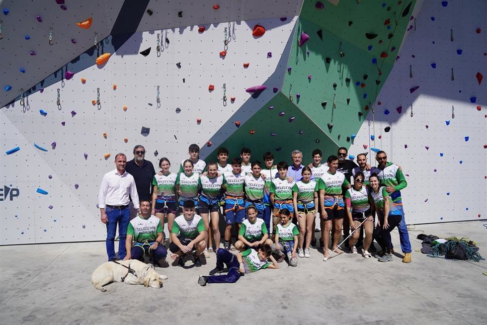 Estepona (Málaga) inaugura el rocódromo al aire libre más grande de España