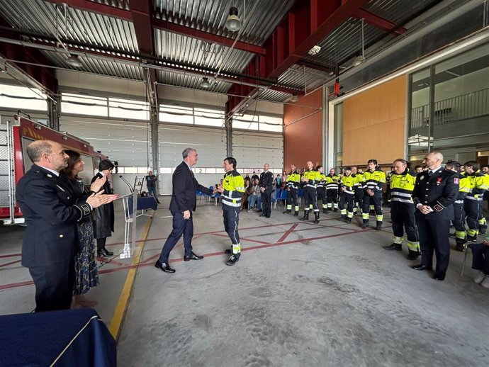 Segovia reconoce a los 48 bomberos que llevan 15 y más de 25 años prestando un servicio "esencial" para la ciudad