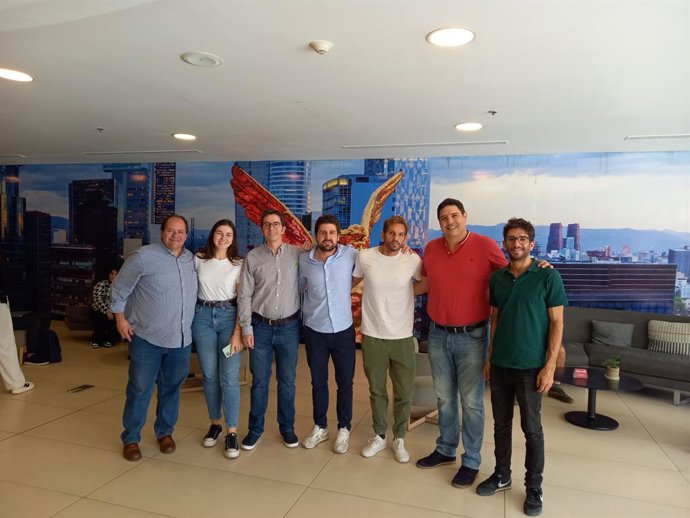 Integrantes de la misión comercial a México