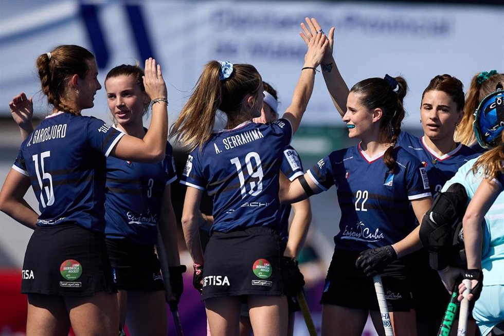 Las jugadoras del Junior FC celebran un gol en la Copa de la Reina Iberdrola 2024.