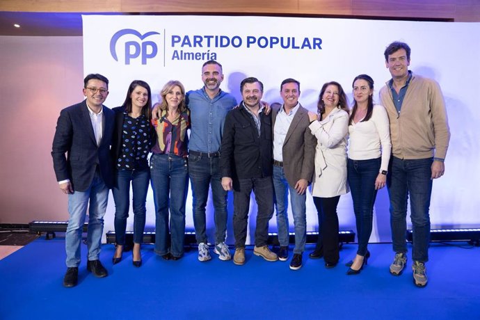 Foto de familia de dirigentes del PP en las jornadas celebradas en Almería.