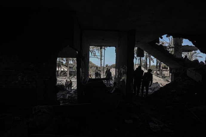 Bombardeo israelí en Deir al Balah, en el centro del territorio palestino de la Franja de Gaza.