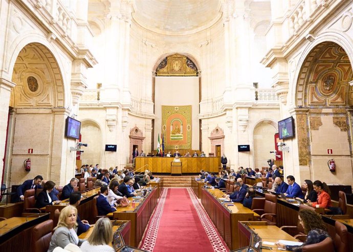 Archivo - Pleno del Parlamento de Andalucía