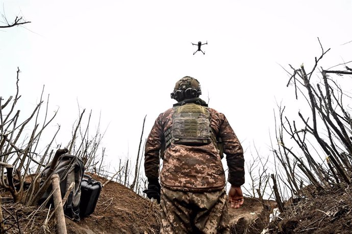 February 21, 2024, Zaporizhzhia, Ukraine: ZAPORIZHZHIA REGION, UKRAINE - FEBRUARY 21, 2024 - A serviceman of the 65th Separate Mechanized Brigade of the Land Forces of the Armed Forces of Ukraine launches a drone in the sky near Robotyne, Zaporizhzhia reg