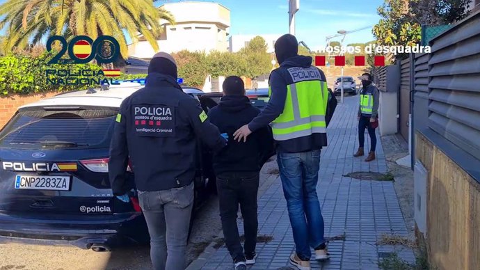 8 Detenidos En Catalunya Al Desarticular Una Banda De Explotación Sexual A Mujeres Sudamericanas