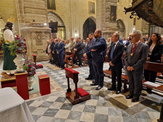 Javier Bello en la basílica durante el acompañamiento a la Agrupación Beso de Judas.