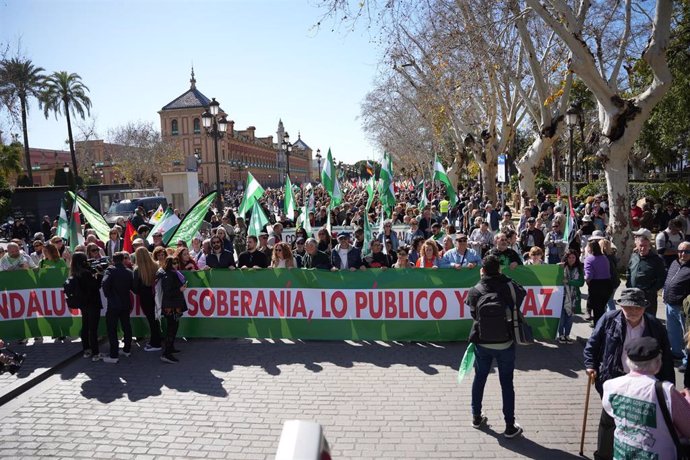 Manifestación convocada el 28 de febrero de 2024 por la izquierda con motivo del Día de Andalucía bajo el lema '28F Andalucía, por la soberanía, lo público y la paz'. (Foto de archivo).
