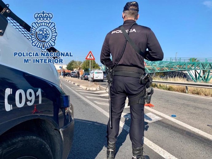 Archivo - Imagen de archivo de un agente de la Policía Nacional 