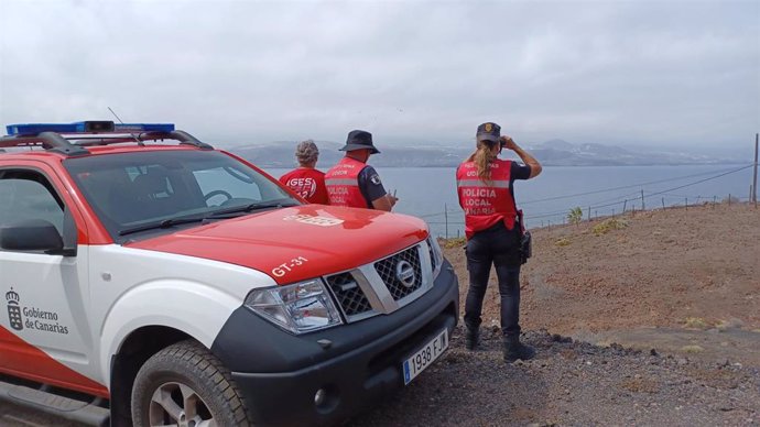 El dispositivo de búsqueda de los dos jóvenes de 16 y 17 años que desaparecieron el viernes 8 de marzo cuando fueron a pasar una jornada de pesca en la costa de Las Coloradas, en Las Palmas de Gran Canaria, se ha reanudado este domingo