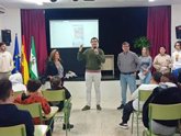 Foto: El Instituto Andaluz de la Juventud impulsa un refuerzo educativo para los adolescentes del Polígono Sur de Sevilla