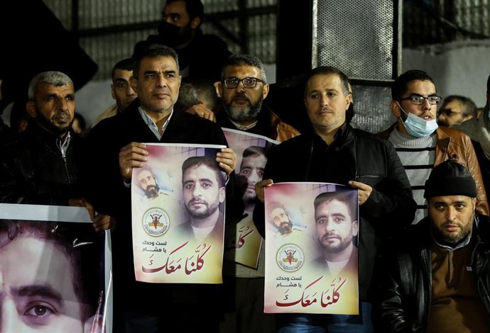 Archivo - Manifestación palestina con imágenes de los presos en cárceles israelíes en una imagen de archivo