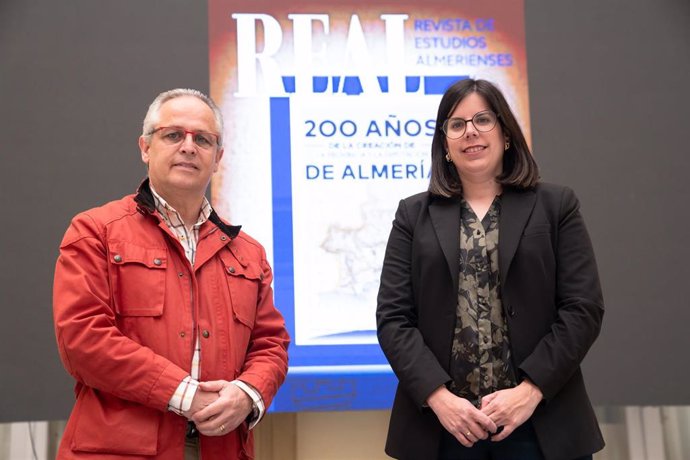 La diputada de Cultura,  Almudena Morales, y el director de IEA, Mario Pulido.