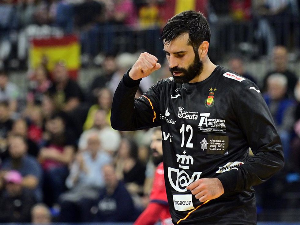 El portero de los Hispanos Rodrigo Corrales en el partido entre España y Brasil en el Preolímpico de Granollers (Barcelona)