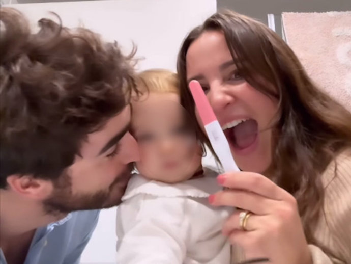 Luis Zamalloa, Marta Pombo y su hija Matilda tras conocer su segundo emabarazo.