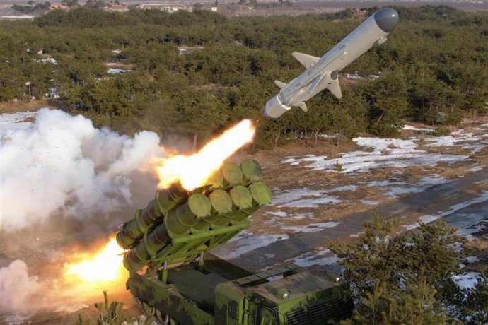Archivo - Imagen de archivo de un lanzamiento de un misil norcoreano
