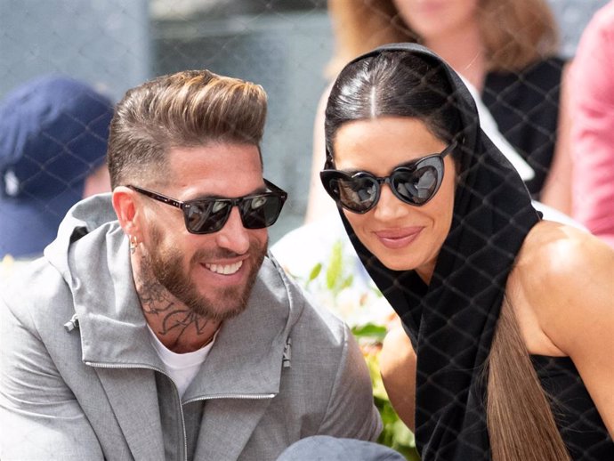 Archivo - Sergio Ramos y Pilar Rubio durante el partido de Alcaraz en el Mutua Madrid Open, a 02 de mayo de 2023, en Madrid (España).    FAMOSOS;TENIS;DEPORTE;MUTUA MADRID OPEN    José Oliva / Europa Press    (Foto de ARCHIVO)    02/5/2023