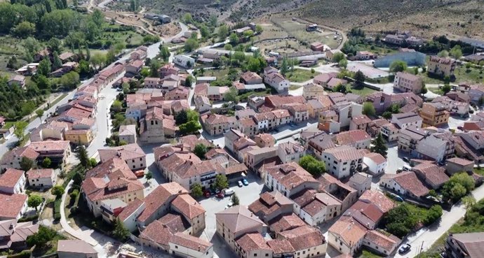 Archivo - Vista aérea de Peralejos de las Truchas