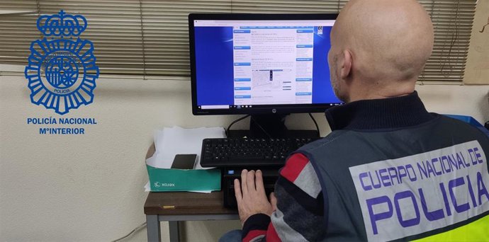 Archivo - Agente de la Policía Nacional.