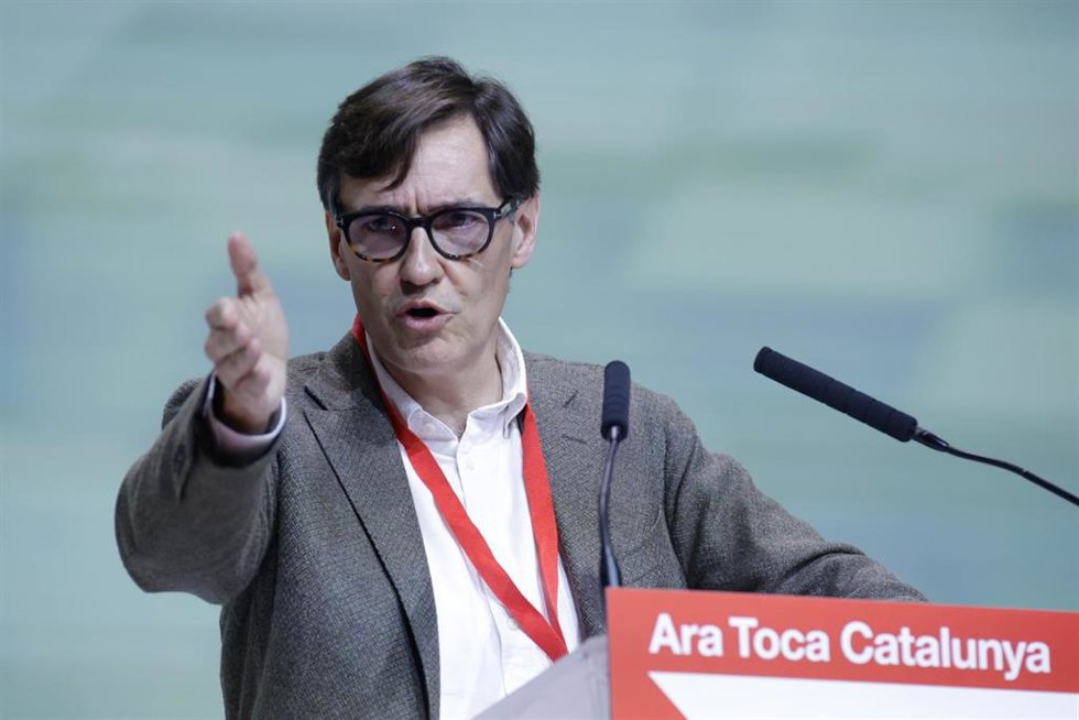 El primer secretario del PSC, Salvador Illa, interviene durante el acto de clausura del 15 Congreso del PSC, en el Palacio de Congresos de Cataluña, a 17 de marzo de 2024, en Barcelona, Catalunya (España)