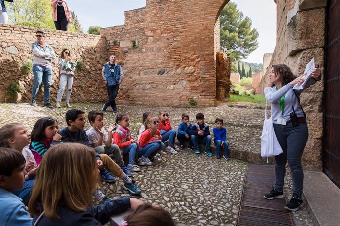 Archivo - Actividad educativa en la Alhambra