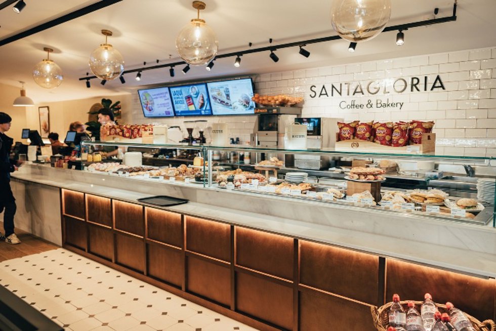 Areas abre un nuevo Santagloria en la T2 del aeropuerto de Madrid-Barajas.