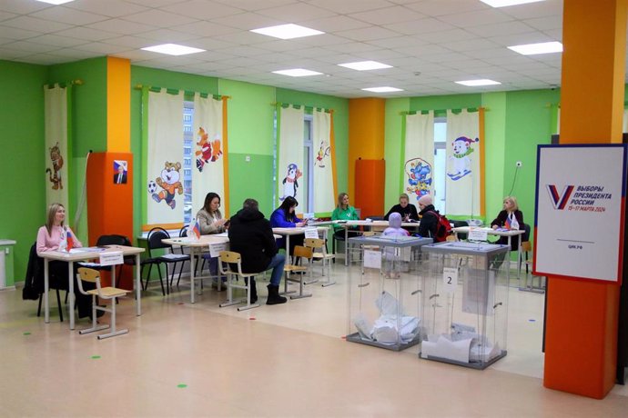 Colegio electoral en San Petersburgo, Rusia