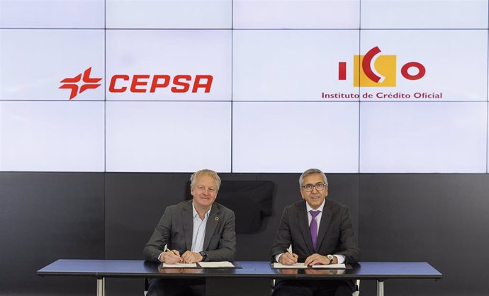 El consejero delegado de Cepsa, Maarten Wetselaaar, y el presidente del ICO, José Carlos García de Quevedo.