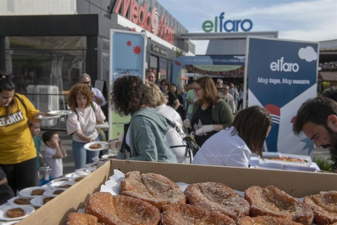El Faro da la bienvenida a la Semana Santa con la II Edición de la torrijada y un market solidario a beneficio de la Hermandad de la Soledad.