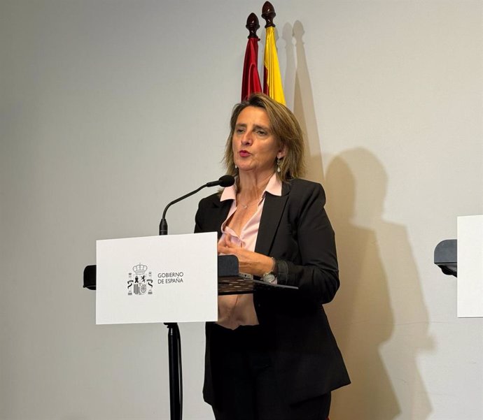 La vicepresidenta tercera del Gobierno y ministra para la Transición Ecológica y el Reto Demográfico, Teresa Ribera, este jueves en Amposta (Tarragona)