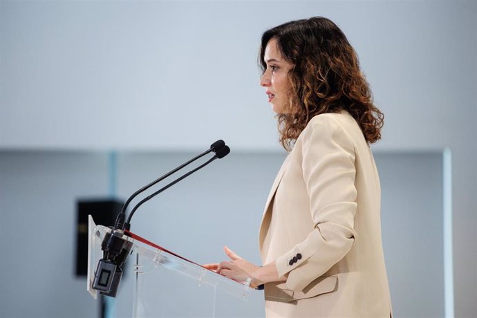 La presidenta de la Comunidad de Madrid, Isabel Díaz Ayuso, interviene durante su visita a las instalaciones de Finanzauto, a 18 de marzo de 2024, en Arganda del Rey, Madrid (España).