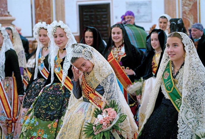 Fallera Major Infantil i la seua cort