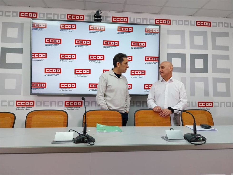 Vicente Andrés y Fernando Fraile conversan momentos antes de la rueda de prensa sobre la resolución de Gallardo y el SERLA