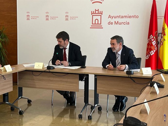 El concejal de Seguridad Ciudadana y Emergencias, Fulgencio Perona, preside la Junta Local de Seguridad