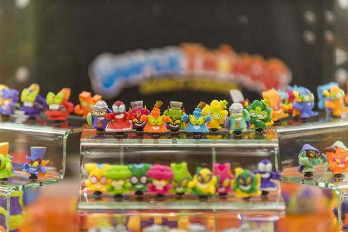 Archivo - SuperThings llegan a intu Xanadú