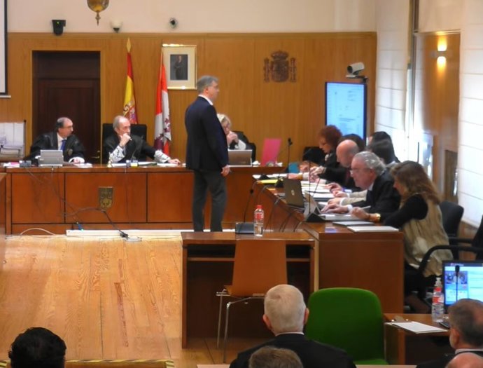 El exresponsable del Área Económica y Financiera de Gesturcal entre 2006 y 2008, Pascual Alfonso Pérez, durante la octava jornada del juicio por 'La Perla Negra' celebrada en la Audiencia de Valladolid.