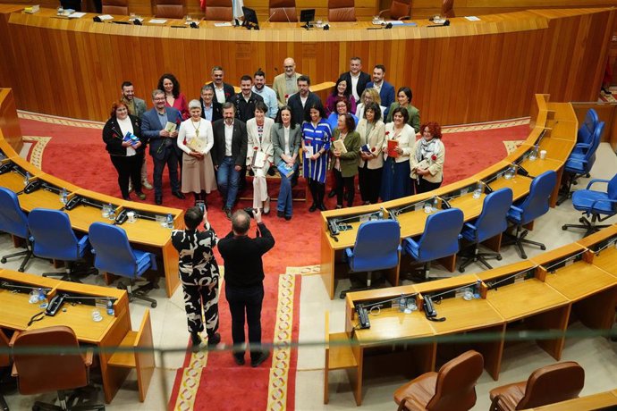 XII legislatura Parlamento de Galicia, foto de familia del Grupo Parlamentario del BNG, con Ana Pontón a la cabeza de los 25 diputados logrados el 18 de febrero.
