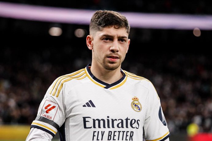 Archivo - El uruguayo Federico Valverde (Real Madrid), en el partido de LaLiga EA Sports 2023-2024 ante el Girona CF en el Santiago Bernabéu.
