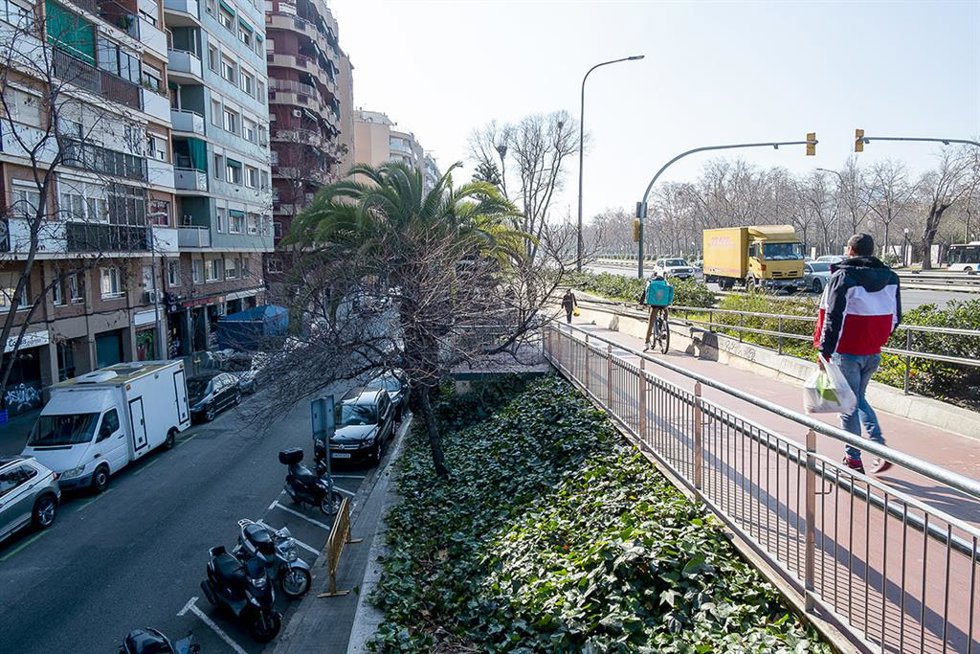 La avenida Meridiana de Barcelona a la altura del Pont del Dragó.