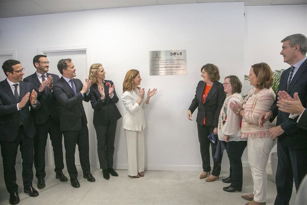 La infanta Elena arropa a Down Toledo en la inauguración de su nueva sede "sois un ejemplo para la sociedad"