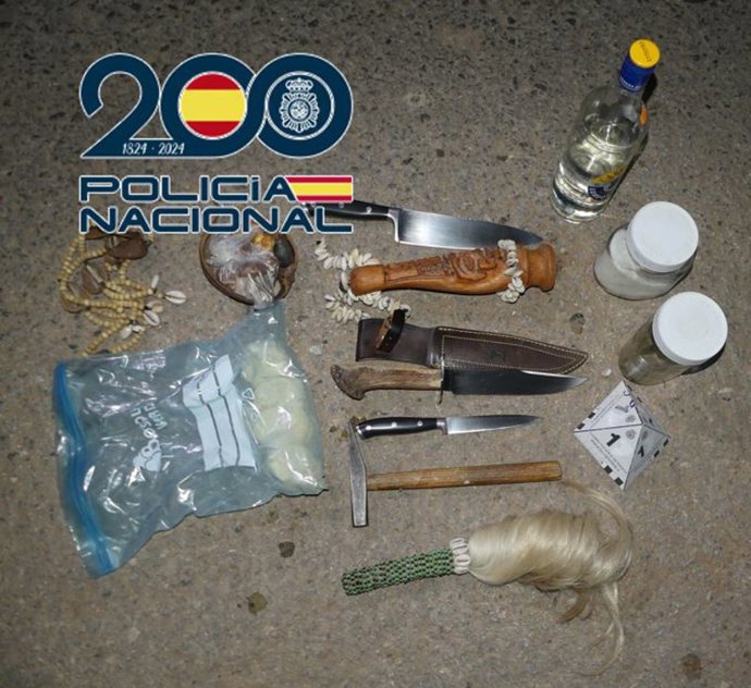 Efectos intervenidos tras la detención de un santero yoruba