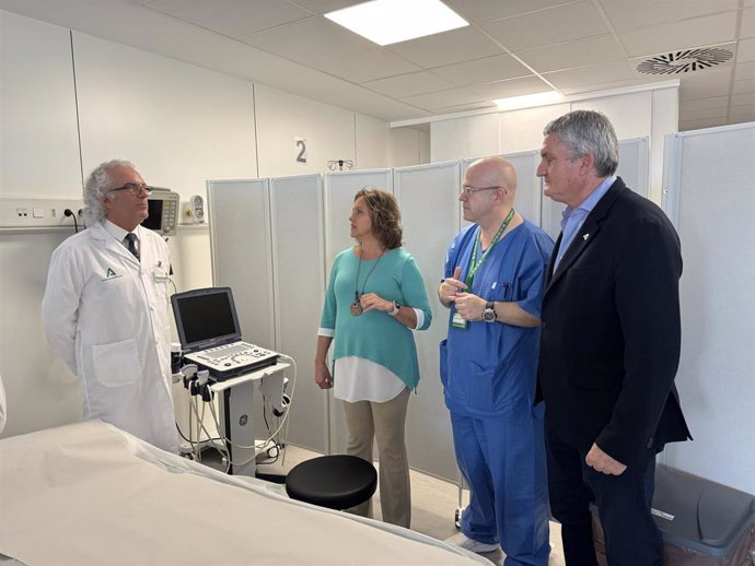 Catalina García visita las nuevas instalaciones en el Hospital Universitario Torrecárdenas, en Almería