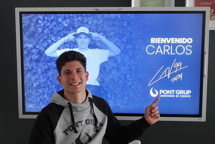 El piloto Carlos Tatay en las instalaciones de Pont Grup en Málaga