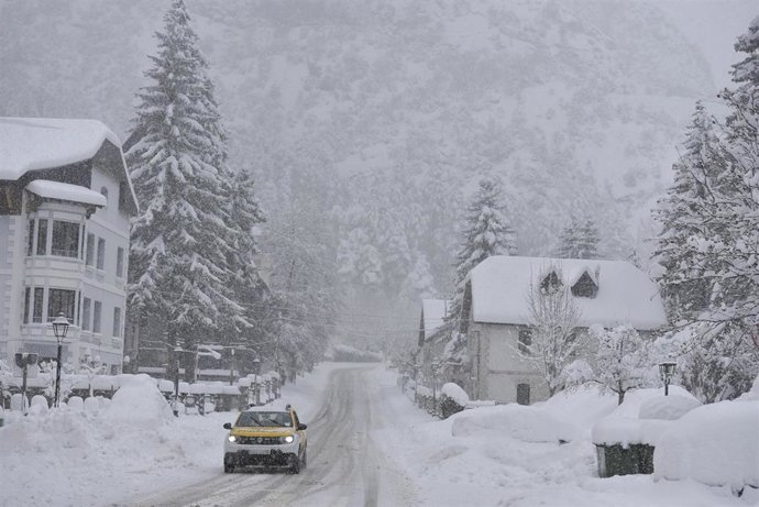 Archivo - Paisajes nevados en el Pirineo aragonés, en Huesca, Aragón (España), a 29 de diciembre de 2020. 