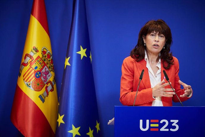Archivo - La ministra de Igualdad, Ana Redondo, durante una rueda de prensa tras una reunión informal ministerial de Igualdad, en el marco de la Presidencia Española de la Unión Europea