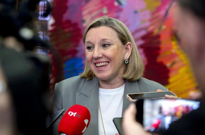 La consejera de Familia e Igualdad de Oportunidades de Castilla y León, Isabel Blanco, ofrece declaraciones antes de Conferencia Sectorial de la Inmigración, en la sede del Ministerio, a 18 de marzo de 2024, en Madrid (España). 