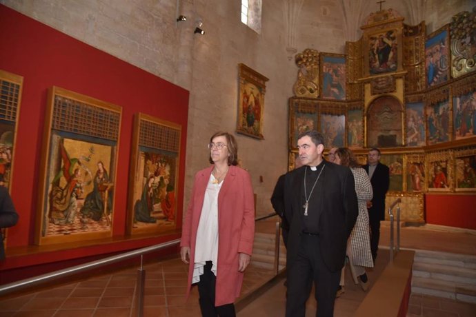 El obispo de Palencia, junto a la presidenta de la Diputación visita Campos del Renacimiento.